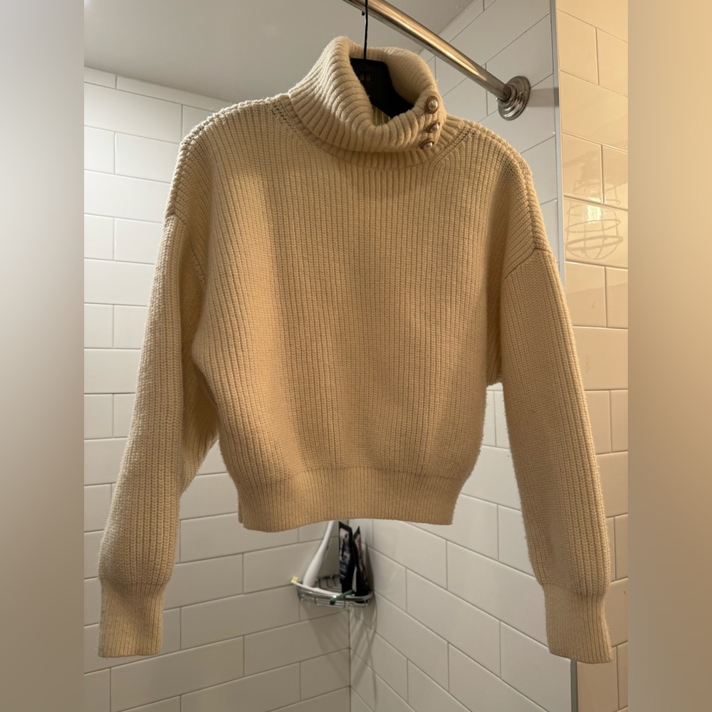 H&M turtle neck sweater. White